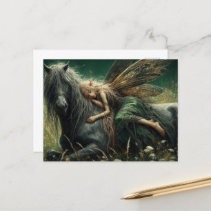 Fee schläft auf ihrem Pferd Postkarte