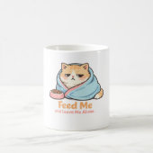 Feed Me and Leave Me Alone Funny Sleepy Cat Kaffeetasse (Mittel)