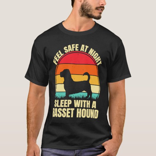 Feel Safe at Night Sleep With a Basset Hound T-Shirt (Vorderseite)