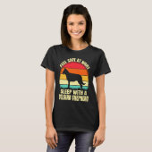 Feel Safe at Night Sleep With a Belgian Shepherd T-Shirt (Vorne ganz)