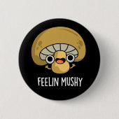 Feelin Mushy Funny Mushroom Pun Dark BG Button (Vorderseite)