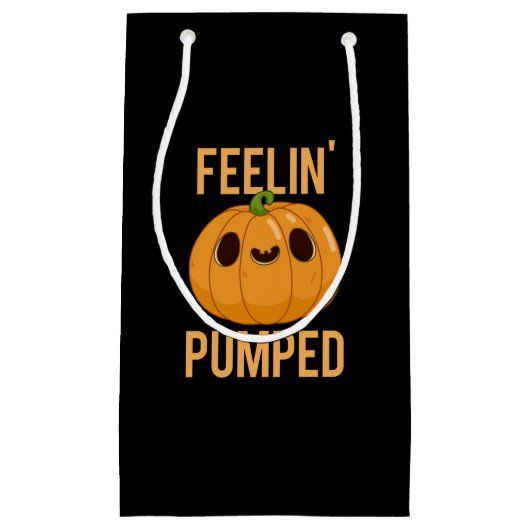 Feelin Pumped Funny Pumpkin Pun Dark BG Kleine Geschenktüte (Vorderseite)