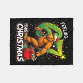 Feeling 67 Funny Christmas Bigfoot Holiday Fleecedecke (Vorderseite (Horizontal))