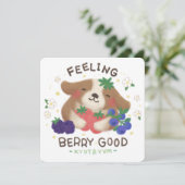 Feeling Berry Good: Cute Dog with Berries Dankeskarte (Stehend Vorderseite)