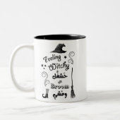 Feeling Witchy. It's Time To Fly Away Zweifarbige Tasse (Links)