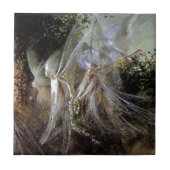 Feen, die am Waldrand aufpassen Fliese (Vorderseite)