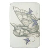 Feenhaftes Schwarzweiss-Gesicht und lila Badematte (Vorderseite Vertikal)