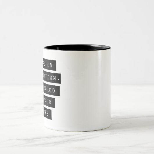 Fehler ist keine Option Zweifarbige Tasse (Mittel)