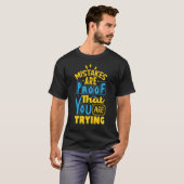 Fehler sind ein Beweis dafür, dass du versuchst T-Shirt (Vorne ganz)