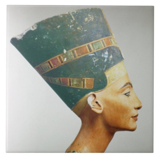 Fehlschlag der Königin Nefertiti, Seitenansicht, Fliese (Vorderseite)