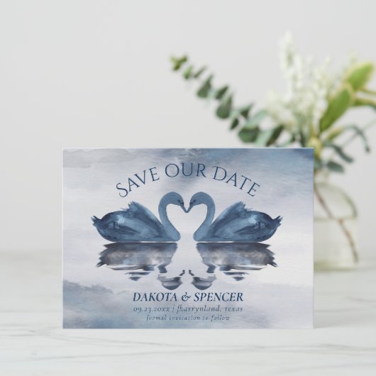 Fehlsichtigkeit | Dusty Blue Swan Lake Wedding Save The Date (Stehend Vorderseite)