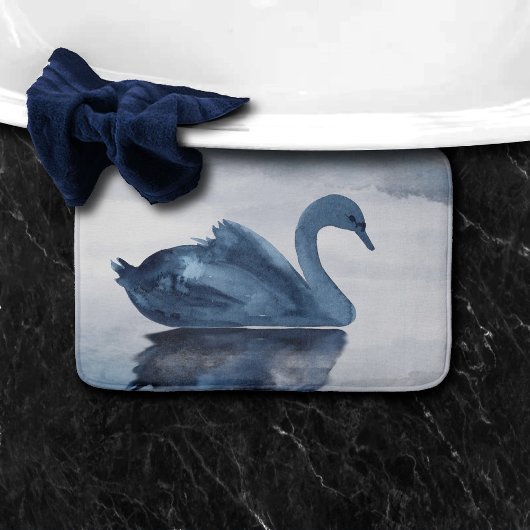 Fehlsichtigkeit | Moody Dusty Blue Swan am See Badematte