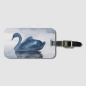Fehlsichtigkeit | Moody Dusty Blue Swan am See Gepäckanhänger (Vorderseite (Horizontal))