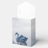Fehlsichtigkeit | Moody Dusty Blue Swan am See Geschenkschachtel (Geöffnet)