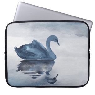 Fehlsichtigkeit Moody Dusty Blue Swan am See Laptopschutzhülle