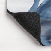 Fehlsichtigkeit | Moody Dusty Blue Swan am See Mousepad (Ecke)