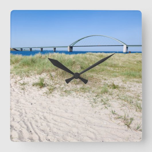 Fehmarn Belt Bridge Quadratische Wanduhr (Vorderseite)