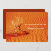 Feier des Lebens, einsame Bäume in fiery Red Sand Einladung (Vorne/Hinten)