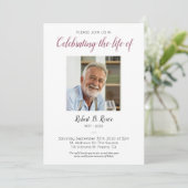 Feier des Lebens mit Foto Burgund Blume Einladung (Stehend Vorderseite)