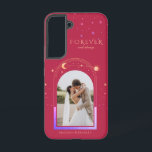 FEIER UND IMMER Hochzeit Magenta Celestial Foto Samsung Galaxy Hülle<br><div class="desc">FOREVER UND IMMER Wedding Magenta Celestial Foto Personalisiert Name Smart Phone Samsung Galaxy Case zeigt die Sonne, Mond und Sterne mit Ihrem Lieblingsfoto auf einem magentafarbenen Hintergrund und personalisiert mit Ihrem Namen und benutzerdefinierten Text oder "Forever and immer" in modernen Gold Kalligraphie Schrift Typografie. FOTO TIPP: Zentrieren Sie Ihr Foto...</div>