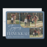 Feierliche Begrüßung | Joyous Hanukkah 3 Foto Feiertagskarte<br><div class="desc">Unser festliches und elegantes Hanukkah-Kartendesign ist der perfekte Weg,  um drei Ihrer beliebten Fotos zu präsentieren. Horizontal oder landschaftlich orientiertes Design bietet "Joyous Hanukkah" in weißer Typografie und handgeschriebener Schrift,  unter dem Ihr Familienname auf einem staubblauen Hintergrund steht.</div>