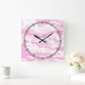 Feierliche Pastel Pink glückliche Wolken Quadratische Wanduhr (Zuhause)
