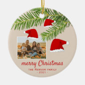 Feierliche Rote Weihnachtsmannmütze Pine Frohe Wei Keramik Ornament (Vorne)