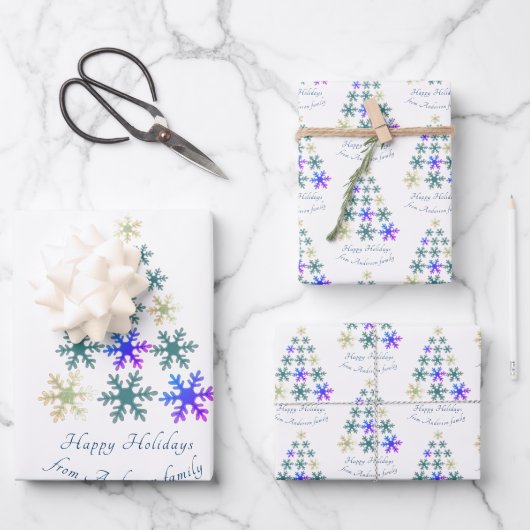 Feierliche Snowflake Weihnachtsbaum Familienurlaub Geschenkpapier Set (Vorderseite)