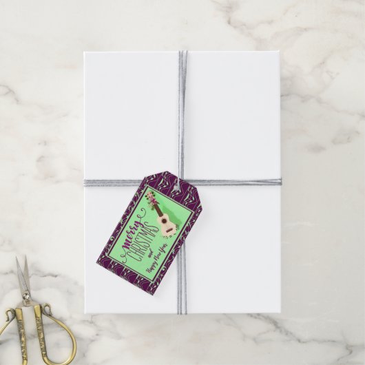 Feierliche Ukulele Bows und Berries Frohe Weihnach Geschenkanhänger (Mit Garn)