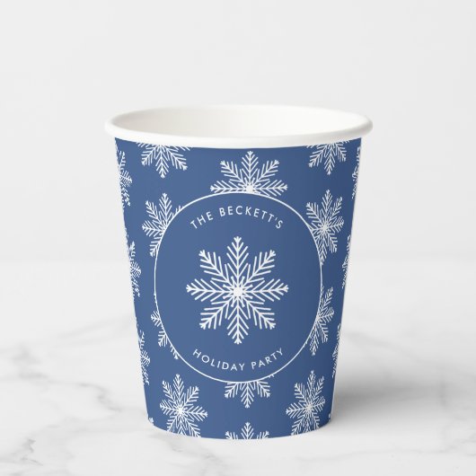 Feierliche Weihnachtsfeier Snowflake Pappbecher (Rückseite)