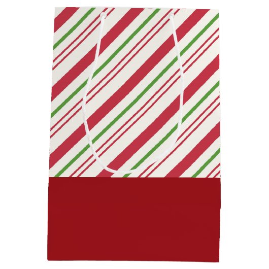 Feierlicher Mops in Roter Weihnachtsmannmütze mit Mittlere Geschenktüte (Rückseite)