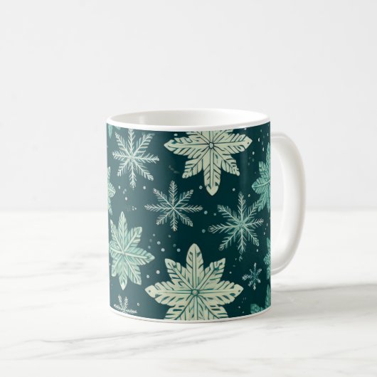 Feierliches, grün-gelbes Snowflake-Urlaubsmuster Kaffeetasse (VorderseiteRechts)