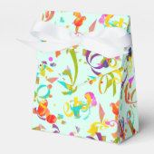 Feierlichkeiten farbenfrohe Confetti über Grün Geschenkschachtel (Vorderseite)