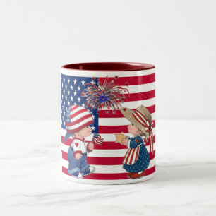 Feiern der amerikanischen Flagge Zweifarbige Tasse