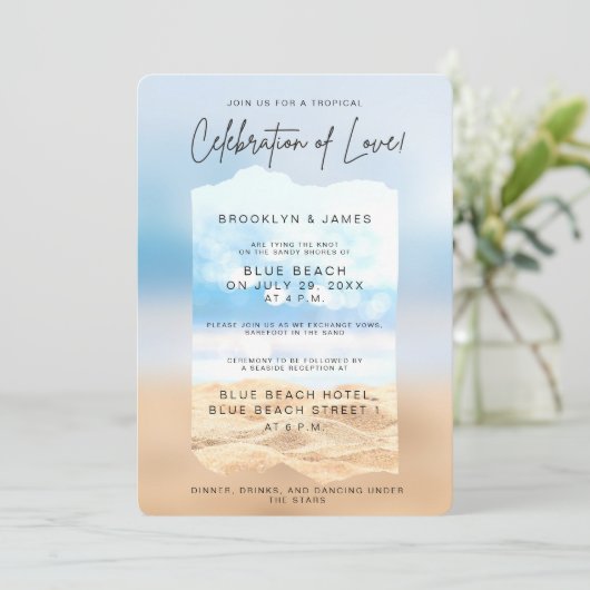 Feiern der Hochzeit am Liebe Beach Einladung (Stehend Vorderseite)