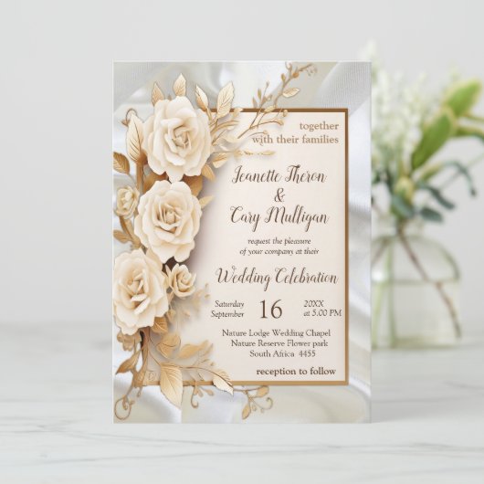 Feiern mit weißen Blume und Perlen auf Seide Einladung (Stehend Vorderseite)