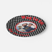 Feiern Schwarz/Weiß Polka Dots Red Trim Pappteller (Schrägansicht)