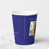 Feiern Sie das Graduate Modern Blue Script Pappbecher (Rechts)