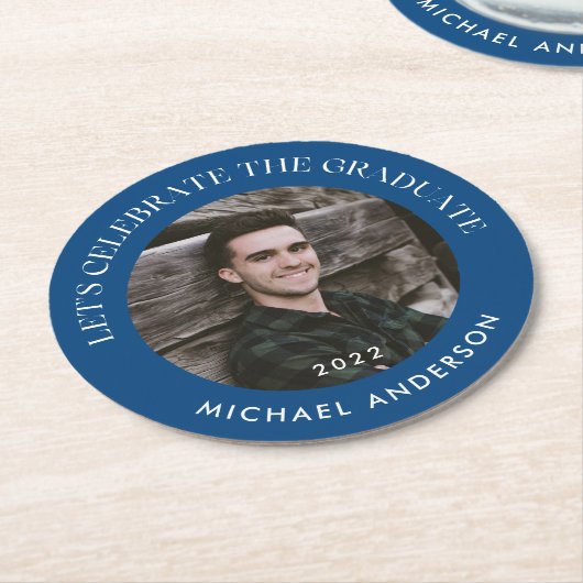 Feiern Sie den Graduate Modern Blue Abschluss Runder Pappuntersetzer (Angewinkelt)