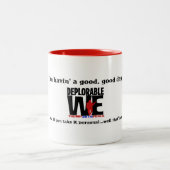 Feiern Sie den Sieg jeden Morgen! Zweifarbige Tasse (Mittel)