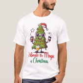 Feiern Sie die Magie des Weihnachtsbaumes T-Shirt (Vorderseite)