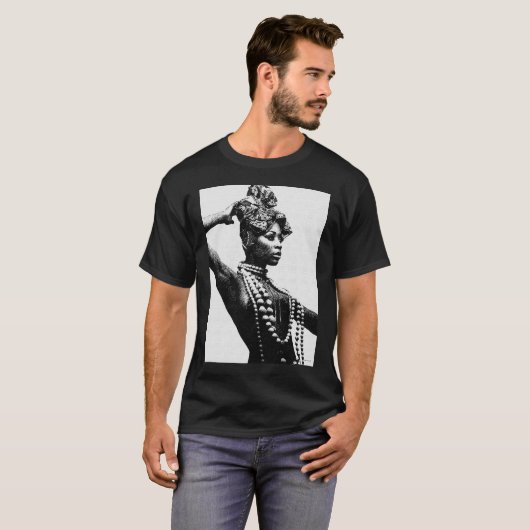 Feiern Sie die Schönheit und den Geist der afrikan T-Shirt (Vorne ganz)