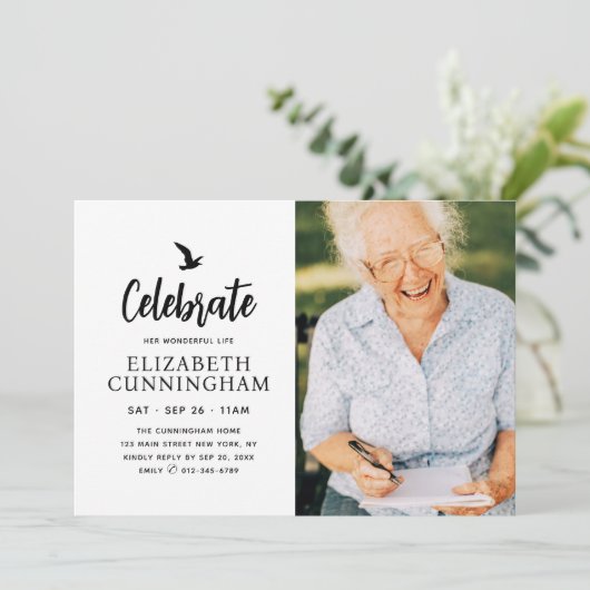 Feiern Sie ihr wunderbares Foto zur Lebenserinneru Einladung (Stehend Vorderseite)