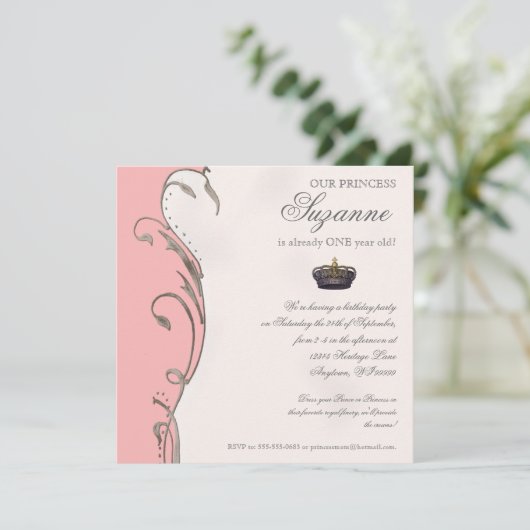 Feiern Sie königlich Prinzessin Birthday Party Einladung (Stehend Vorderseite)