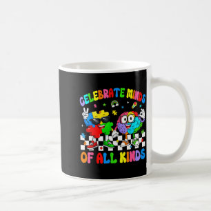 Feiern Sie Köpfe aller Art Gehirn-Autismus-Bewusst Kaffeetasse