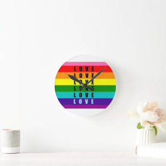 Feiern Sie Liebe, Stolz und Authentizität Runde Wanduhr