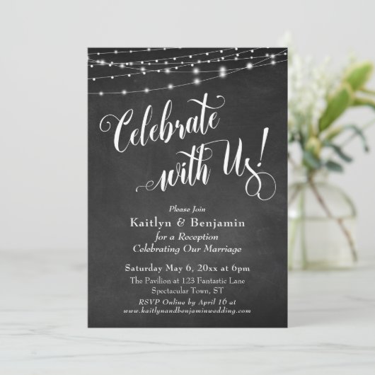 Feiern Sie mit uns! Chalkboard String Lights Einladung (Stehend Vorderseite)