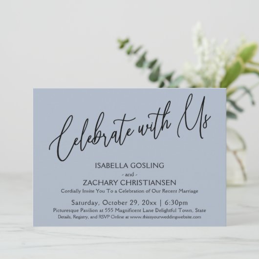 Feiern Sie mit uns Elegant Handwriting Dusty Blue Einladung (Stehend Vorderseite)