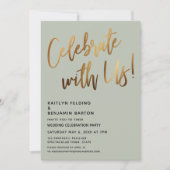 Feiern Sie mit uns! Gold Handwriting Sage Green Einladung (Vorderseite)