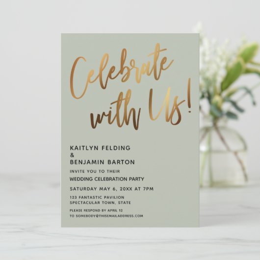 Feiern Sie mit uns! Gold Handwriting Sage Green Einladung (Stehend Vorderseite)